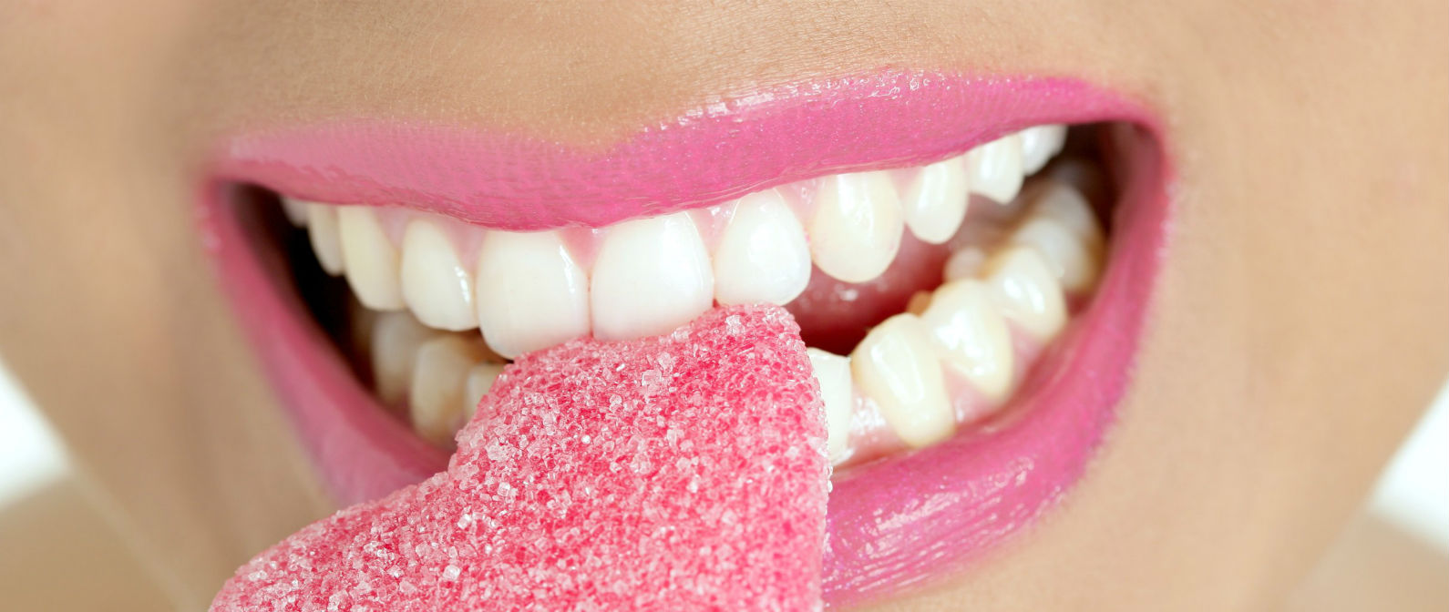 azúcar en la noche daña dientes